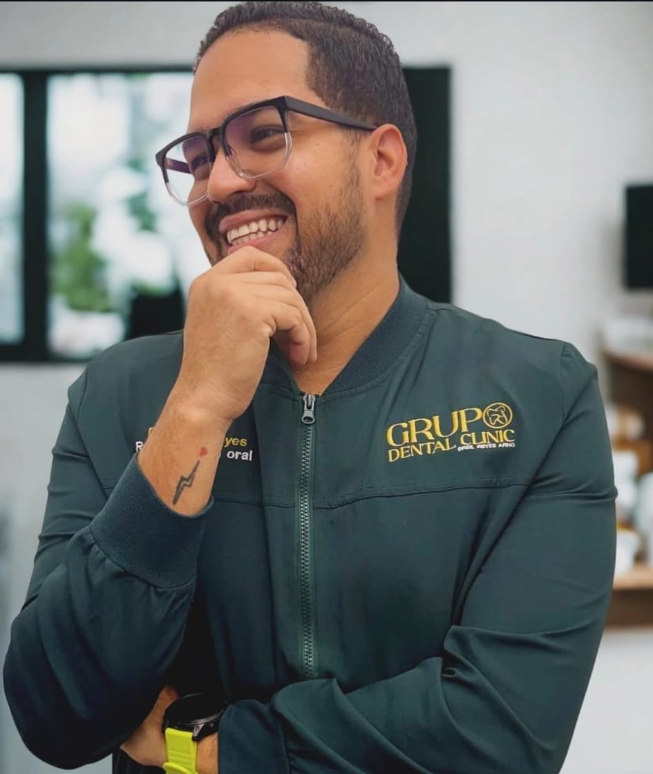 Dr. Eury Reyes Fernández, rehabilitador oral